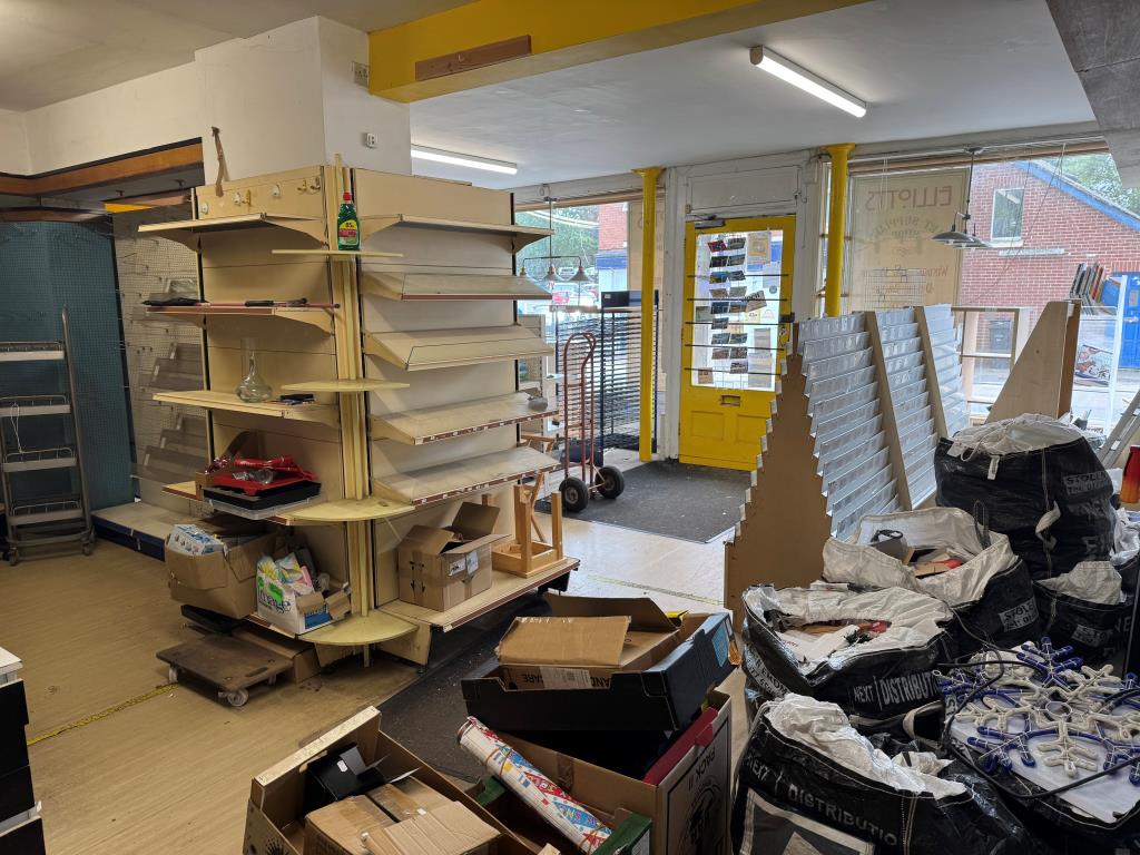 Lot: 61 - TOWN CENTRE BUILDING COMPRISING TWO SHOPS, A FLAT AND WITH SCOPE FOR FURTHER SUB-DIVISION - Inside the Shop at Number 21